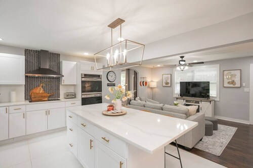 * Charming & Pristine * Renovated 3BR * Near DT!