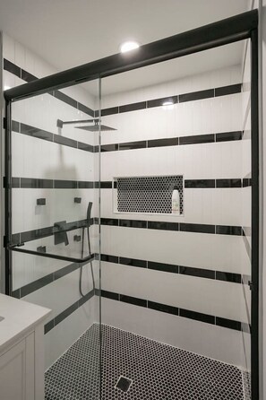 Badewanne, Haartrockner, Shampoo