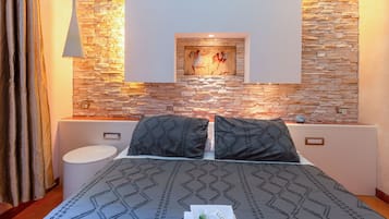 1 bedroom, desk, free WiFi, bed sheets