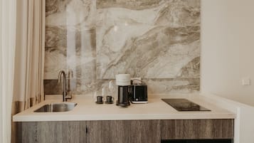 Standard Studio | Private kitchen | Fridge, microwave, oven, stovetop