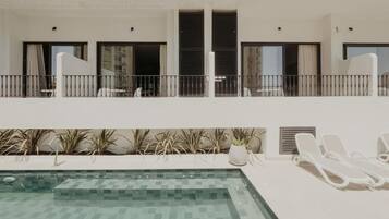 Outdoor pool, sun loungers