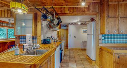 Dog-friendly lakefront home with boat access, deck, fireplace, gas grill, kayaks