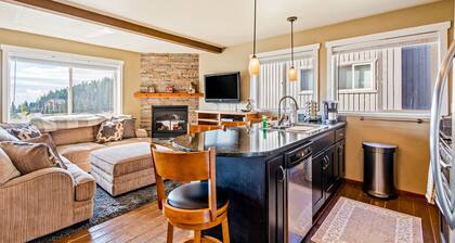Ski-in/out townhome with great views, balcony, grill, & fireplace - dog-friendly