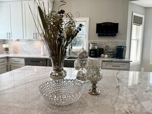 Interior - Waterfront/Kayak with Manatees/Heated Pool/Bikes/Firepit/Fish/close to Beaches (Bradenton)