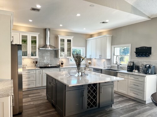 Waterfront/Kayak with Manatees/Heated Pool/Bikes/Firepit/Fish/close to Beaches