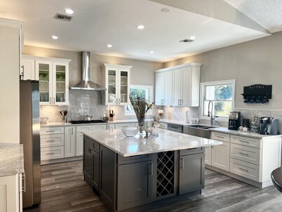 Waterfront/Kayak with Manatees/Heated Pool/Bikes/Firepit/Fish/close to Beaches
