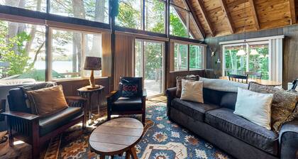 Secluded waterfront cabin with private dock, kayak, canoe, gas grill & deck