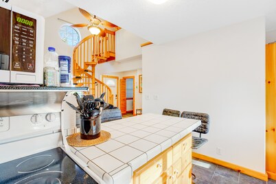 Two-story getaway with a washer/dryer, central AC, & WiFi - dogs welcome