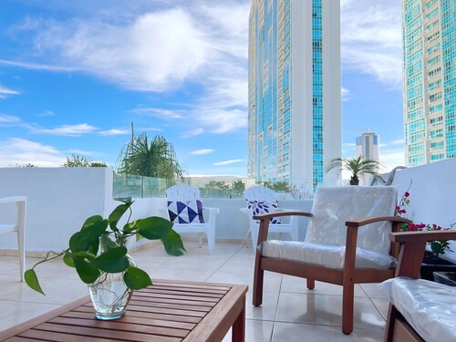 5★ Beautiful house, for long stays, AC, King bed, roof garden, Wi-Fi