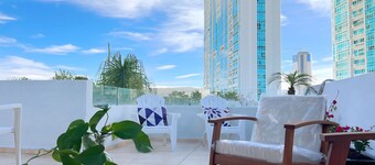 5★ Beautiful house, for long stays, AC, King bed, roof garden, Wi-Fi