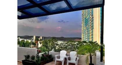 5â
Beautiful house, for long stays, AC, King bed, roof garden, Wi-Fi