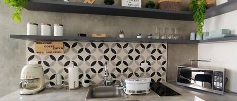 雪櫃、微波爐、爐具、咖啡機/沖茶器