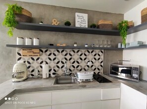 Fridge, microwave, stovetop, coffee/tea maker