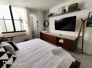 1 室のベッドルーム、デスク、アイロン / アイロン台、WiFi (無料)