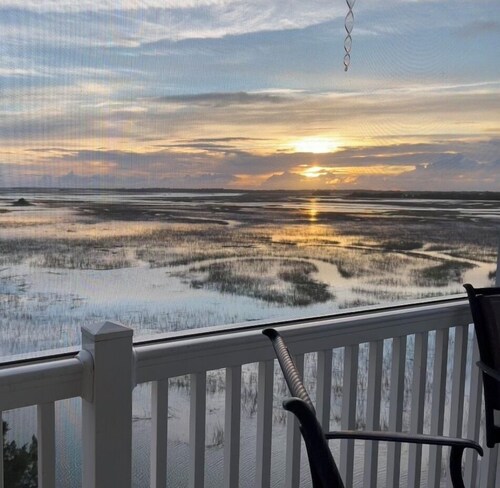 Marshwinds 2O! River View Condo with Community Pool - Elevator Access