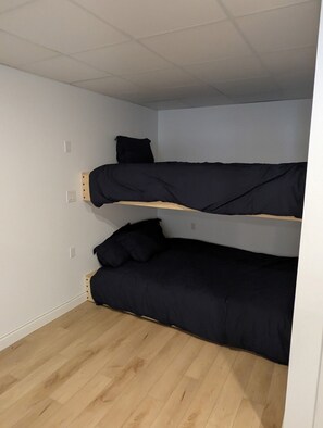 4 bedrooms, free WiFi, bed sheets