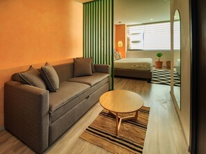 Design Studio Suite, 1 Queen Bed, Pool Access, City View