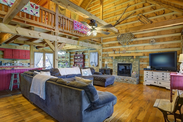 TV, caminetto, videogiochi, lettore DVD