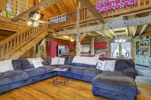 TV, fireplace, video games, DVD player - Private country cabin with all the amenities. Inground pool & stocked fish ponds (Mosheim)