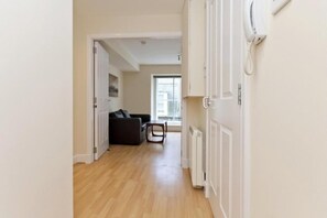 1 habitación, tabla de planchar con plancha y wifi gratis 