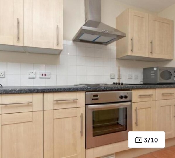 Apartment, 1 Queen Bed | Private kitchen | Fridge, microwave, oven, stovetop - One Bedroom Blissful Apartment in Aberdeen (Aberdeen)