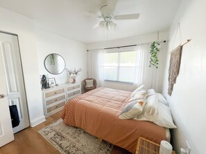 4 camere, una cassaforte in camera, una scrivania, ferro/asse da stiro