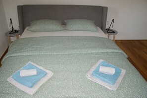 1 bedroom, desk, travel cot, free WiFi
