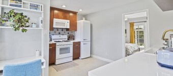 New Midcentury in the heart of Ventura-5 min bike ride to beach or downtown