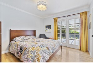 2 quartos, escrivaninha, Wi-Fi de cortesia, roupa de cama