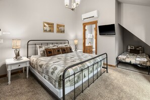 3 bedrooms, desk, iron/ironing board, free WiFi