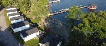 Wood Pecker #12  lake side 4 Bedroom cottage