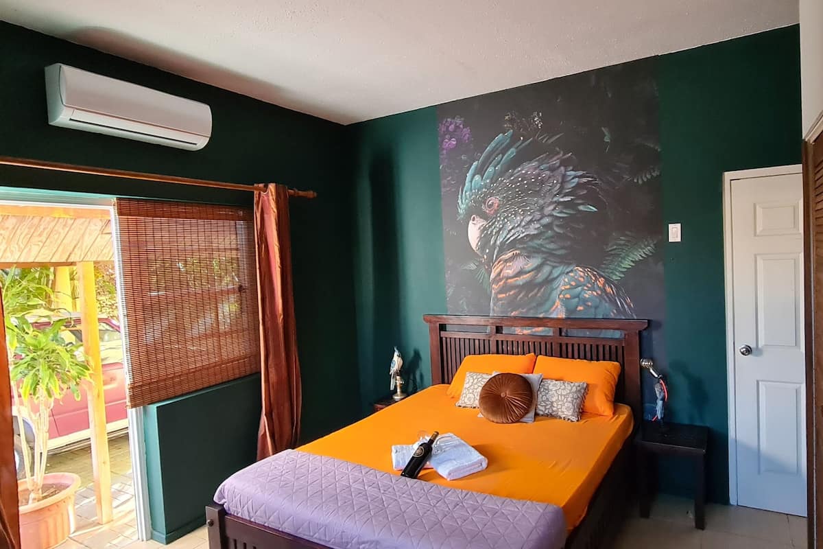 Romantische kamer | Luxe beddengoed, bedden met traagschuimmatrassen, een gratis minibar