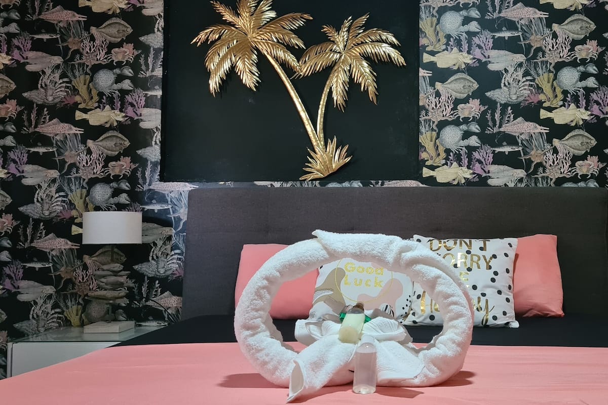 Familie huisje, Meerdere bedden, en-suite badkamer, uitzicht op zwembad | Luxe beddengoed, bedden met traagschuimmatrassen, een gratis minibar