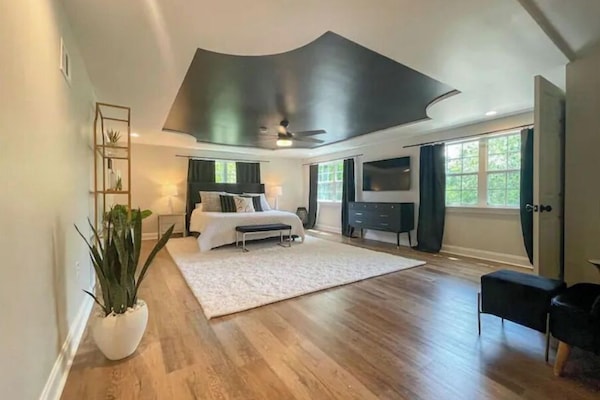 4 makuuhuonetta, työpöytä, silitysrauta/-lauta, ilmainen Wi-Fi