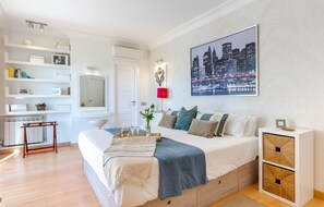 5 bedrooms, in-room safe, desk, iron/ironing board