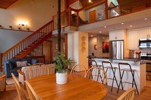 Dining - The Overlook | Luxury Lakeside Home with Dock (Harrison Hot Springs)