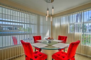 Dining - Stylish upstairs villa overlooking the pool (Cathedral City)