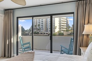 2 habitaciones, tabla de planchar con plancha y cuna de viaje 