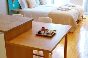 Zimmersafe, Bügeleisen/Bügelbrett, kostenloses WLAN, Bettwäsche