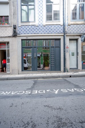 Exterior detail - Almada Studio - City view (Oporto)