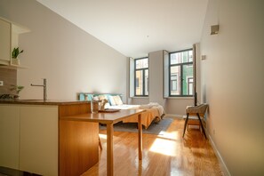 Interior - Almada Studio - City view (Oporto)