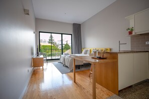 Zimmersafe, Bügeleisen/Bügelbrett, kostenloses WLAN, Bettwäsche