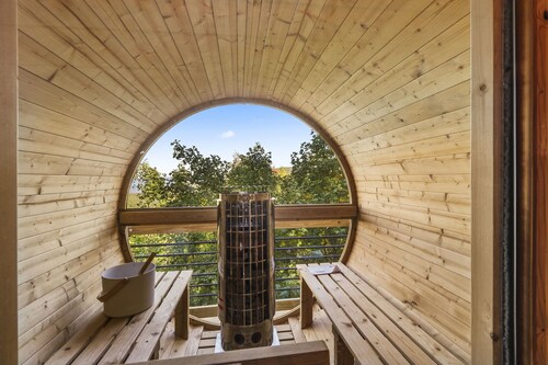 Amazing Views*HotTub*Sauna*GameRooms Dog-friendly!