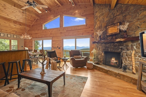 Amazing Views*HotTub*Sauna*GameRooms Dog-friendly!