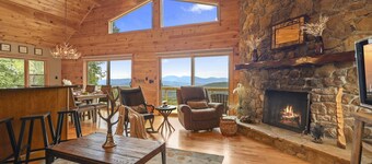 Amazing Views*HotTub*Sauna*GameRooms Dog-friendly!