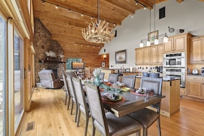 Dining - Amazing Views*HotTub*Sauna*GameRooms Dog-friendly! (Beech Mountain)