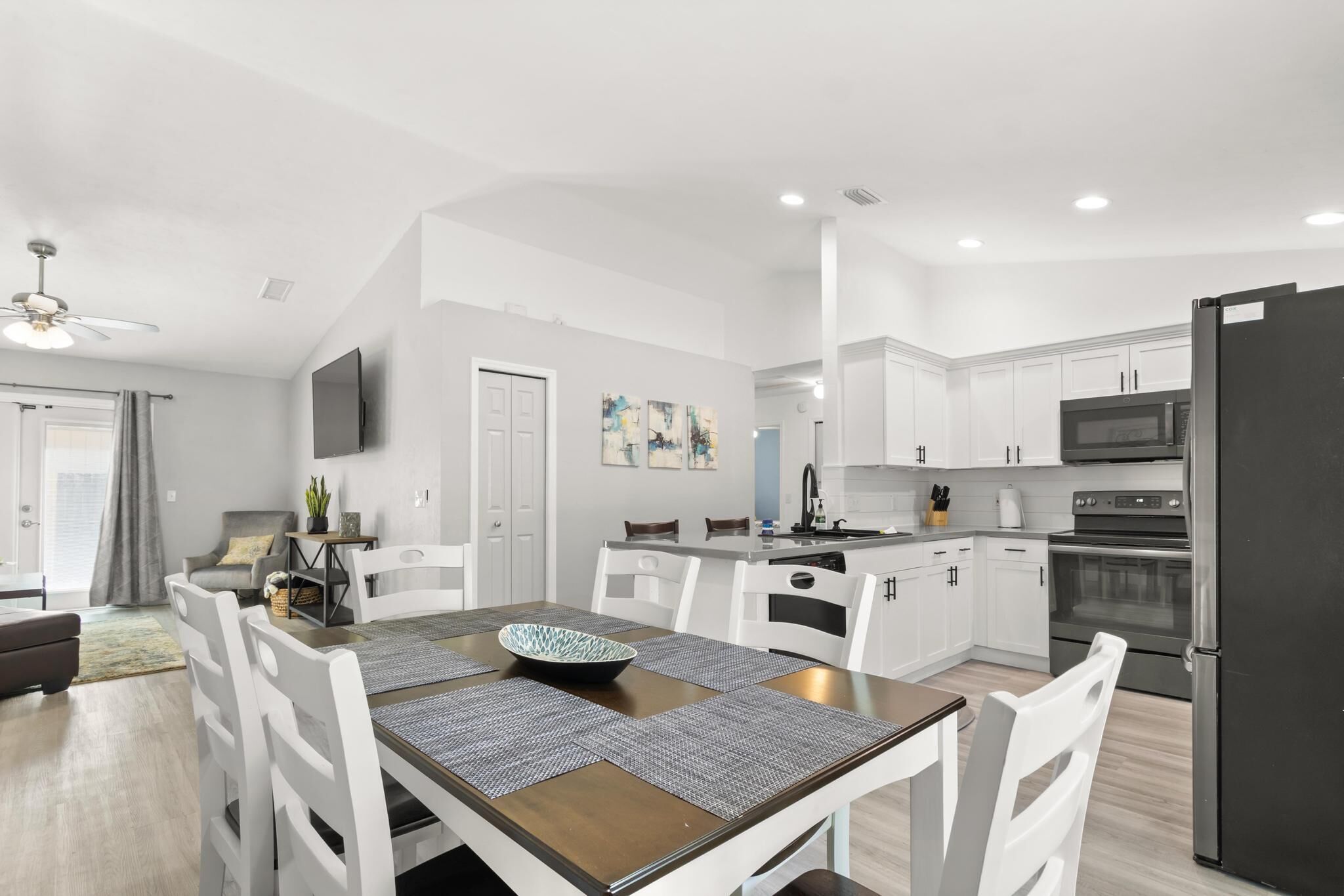 Refrigerador, microondas, horno, placa de cocina