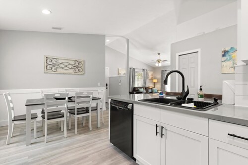 Beautiful 3 Bedroom Home in Quiet Neighborhood