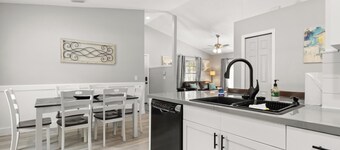 Beautiful 3 Bedroom Home in Quiet Neighborhood