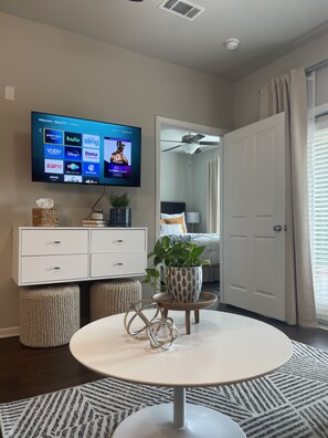 2 bedrooms, iron/ironing board, free WiFi, bed sheets